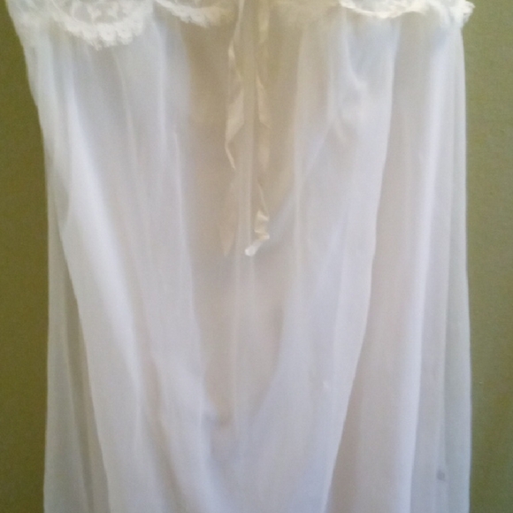 Womans Vintage 36c White Lace Sheer Chemise with Airy Fit and Floral Details - Picture 6 of 8